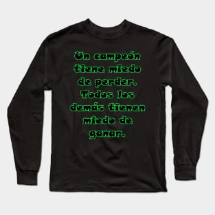 Un campeón tiene miedo de perder. Todos los demás tienen miedo de ganar. Long Sleeve T-Shirt